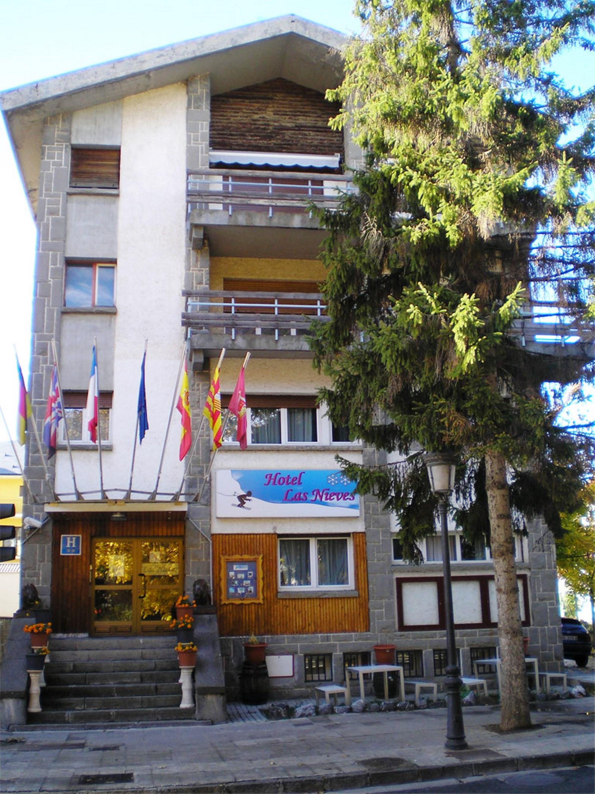 Auto Check In Hotel Las Nieves Jaca Eksteriør bilde