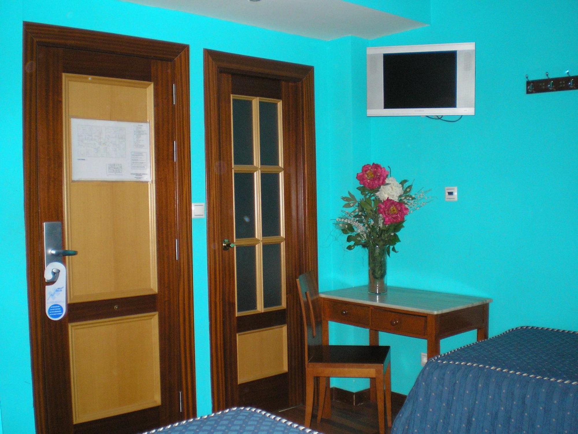 Auto Check In Hotel Las Nieves Jaca Eksteriør bilde